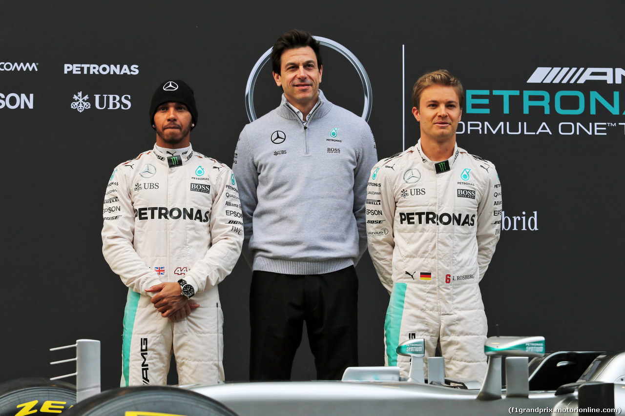 TEST F1 BARCELLONA 22 FEBBRAIO, (L to R): Lewis Hamilton (GBR) Mercedes AMG F1 with Toto Wolff (GER) Mercedes AMG F1 Shareholder e Executive Director e Nico Rosberg (GER) Mercedes AMG F1.
22.02.2016.