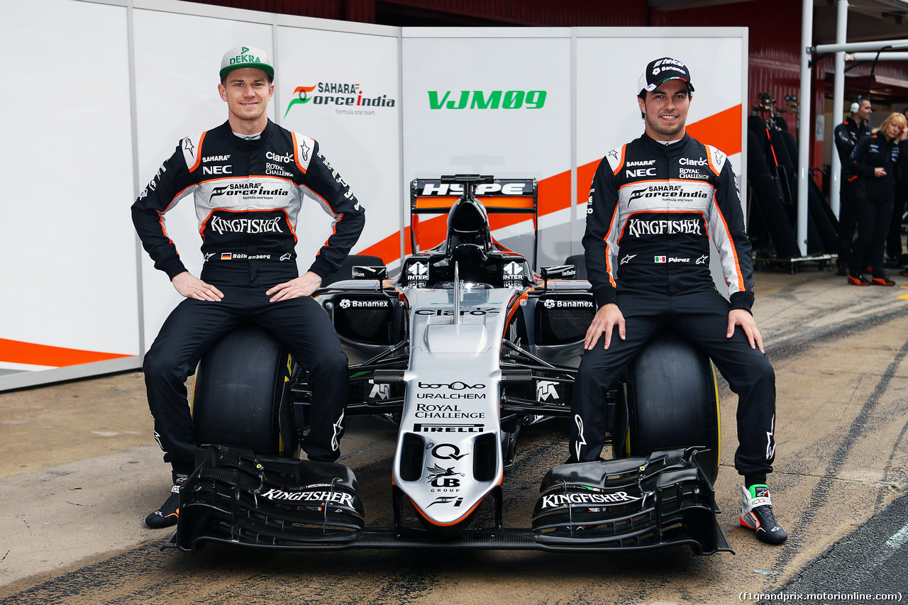 TEST F1 BARCELLONA 22 FEBBRAIO, (L to R): Nico Hulkenberg (GER) Sahara Force India F1 e Sergio Perez (MEX) Sahara Force India F1 unveil the Sahara Force India F1 VJM09.
22.02.2016.