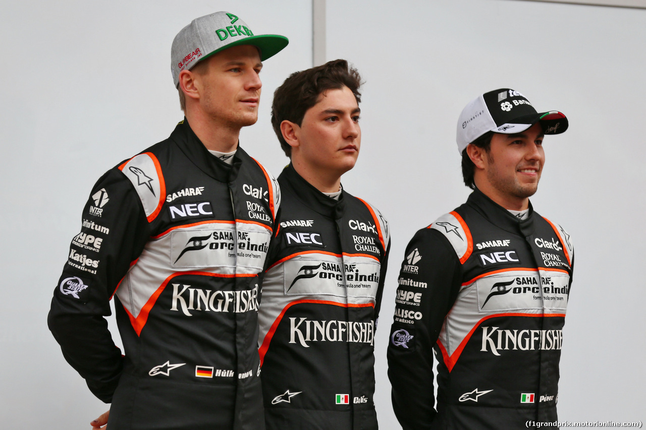 TEST F1 BARCELLONA 22 FEBBRAIO, (L to R): Nico Hulkenberg (GER) Sahara Force India F1 with Alfonso Celis Jr (MEX) Sahara Force India F1 Development Driver e Sergio Perez (MEX) Sahara Force India F1.
22.02.2016.