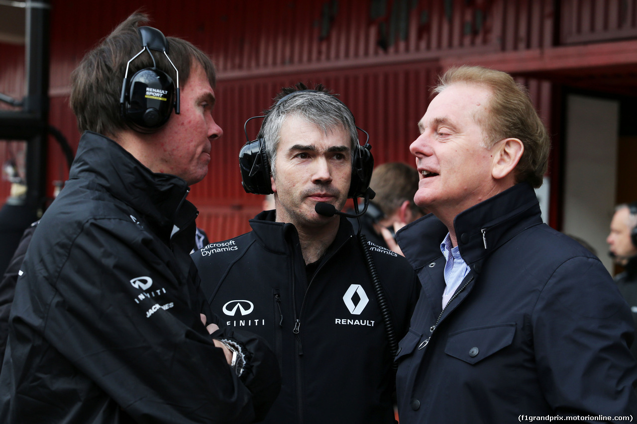 TEST F1 BARCELLONA 22 FEBBRAIO, (L to R): Alan Permane (GBR) Renault Sport F1 Team Trackside Operations Director with Nick Chester (GBR) Renault Sport F1 Team Chassis Technical Director e Jonathan Palmer (GBR).
22.02.2016.