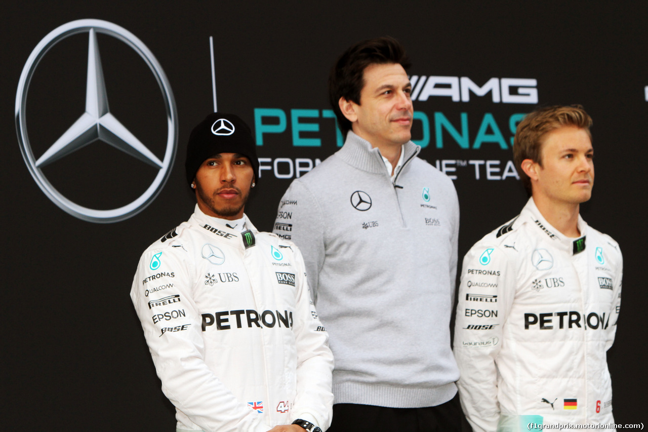 TEST F1 BARCELLONA 22 FEBBRAIO, (L to R): Lewis Hamilton (GBR) Mercedes AMG F1 with Toto Wolff (GER) Mercedes AMG F1 Shareholder e Executive Director e Nico Rosberg (GER) Mercedes AMG F1.
22.02.2016.