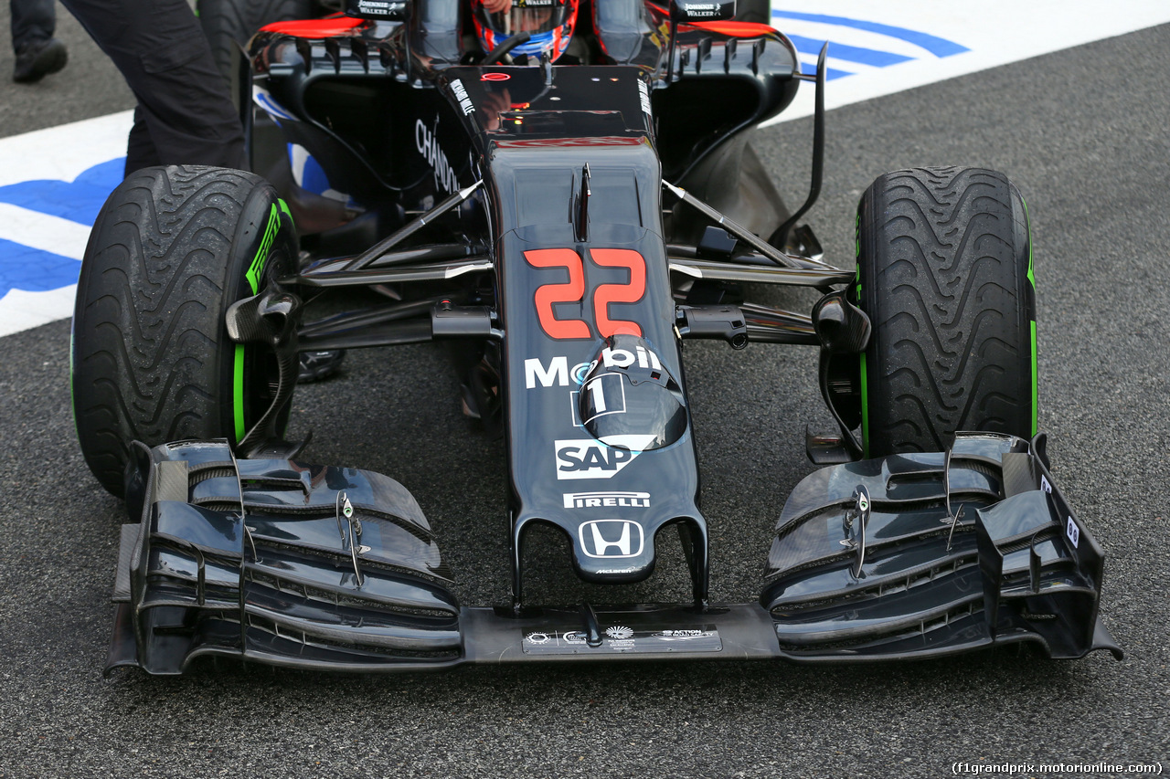 TEST F1 BARCELLONA 22 FEBBRAIO, Jenson Button (GBR) McLaren MP4-31 - front suspension, front wing e nosecone detail.
22.02.2016.