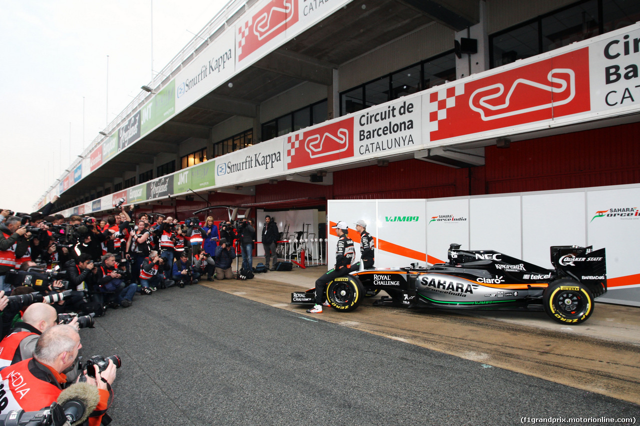 TEST F1 BARCELLONA 22 FEBBRAIO, Sergio Perez (MEX) Sahara Force India F1 e Nico Hulkenberg (GER) Sahara Force India F1 with the Sahara Force India F1 VJM09.
22.02.2016.