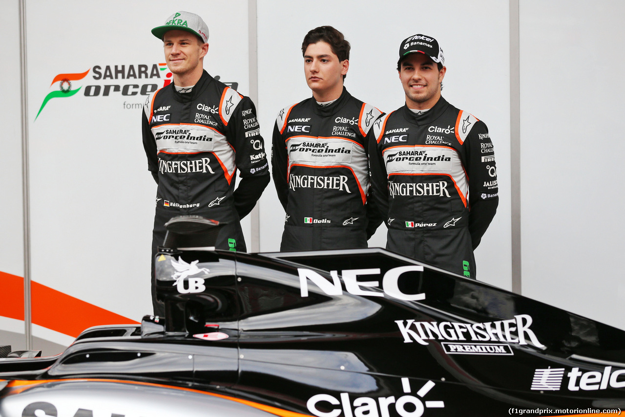 TEST F1 BARCELLONA 22 FEBBRAIO, (L to R): Nico Hulkenberg (GER) Sahara Force India F1 with Alfonso Celis Jr (MEX) Sahara Force India F1 Development Driver e Sergio Perez (MEX) Sahara Force India F1 e the Sahara Force India F1 VJM09.
22.02.2016.