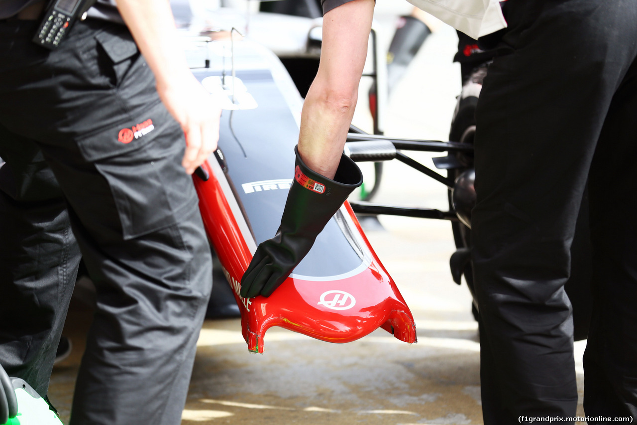 TEST F1 BARCELLONA 22 FEBBRAIO, The Haas VF-16 of Romain Grosjean (FRA) Haas F1 Team with a broken front wing.
22.02.2016.