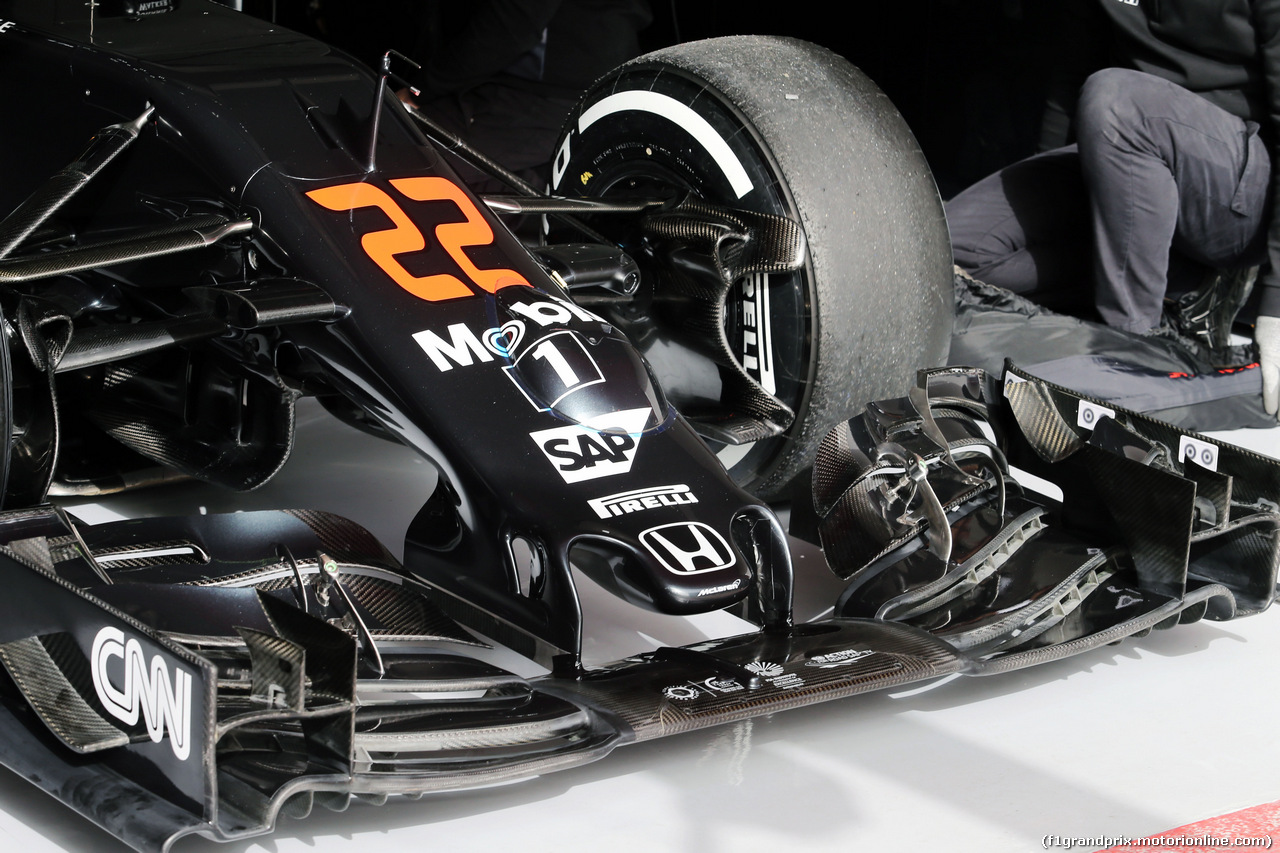 TEST F1 BARCELLONA 22 FEBBRAIO, Jenson Button (GBR) McLaren MP4-31 - nosecone e front wing.
22.02.2016.