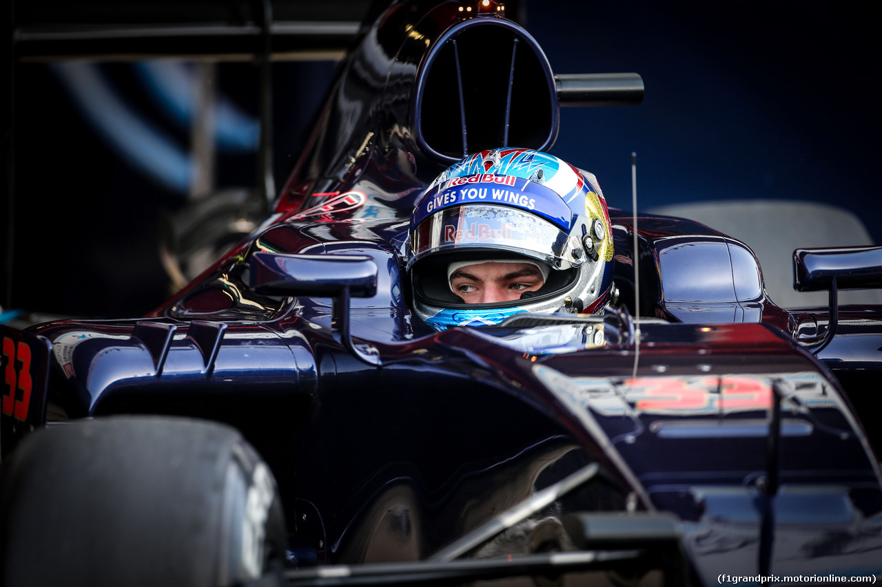TEST F1 BARCELLONA 23 FEBBRAIO, Max Verstappen (NLD) Scuderia Toro Rosso STR11 in the pits.
23.02.2016.