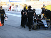 TEST F1 BARCELLONA 24 FEBBRAIO, Kevin Magnussen (DEN) Renault Sport F1 Team RS16 stops at the pit lane exit.
24.02.2016.