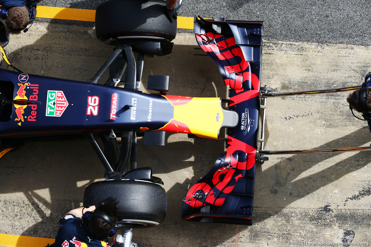 TEST F1 BARCELLONA 24 FEBBRAIO, Daniil Kvyat (RUS) Red Bull Racing RB12 - front wing e front suspension detail.
24.02.2016.
