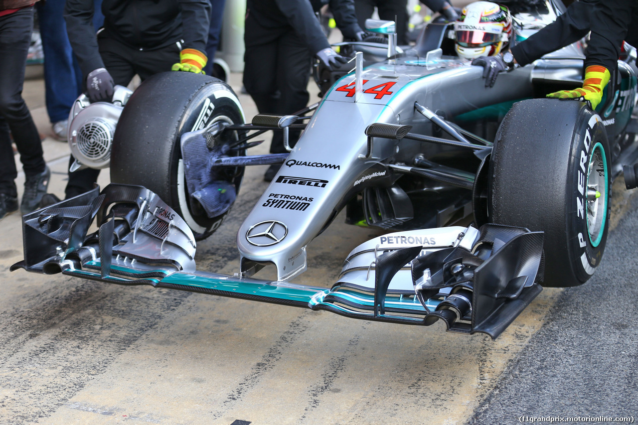 TEST F1 BARCELLONA 25 FEBBRAIO, Lewis Hamilton (GBR) Mercedes AMG F1 W07 Hybrid - front wing.
25.02.2016.