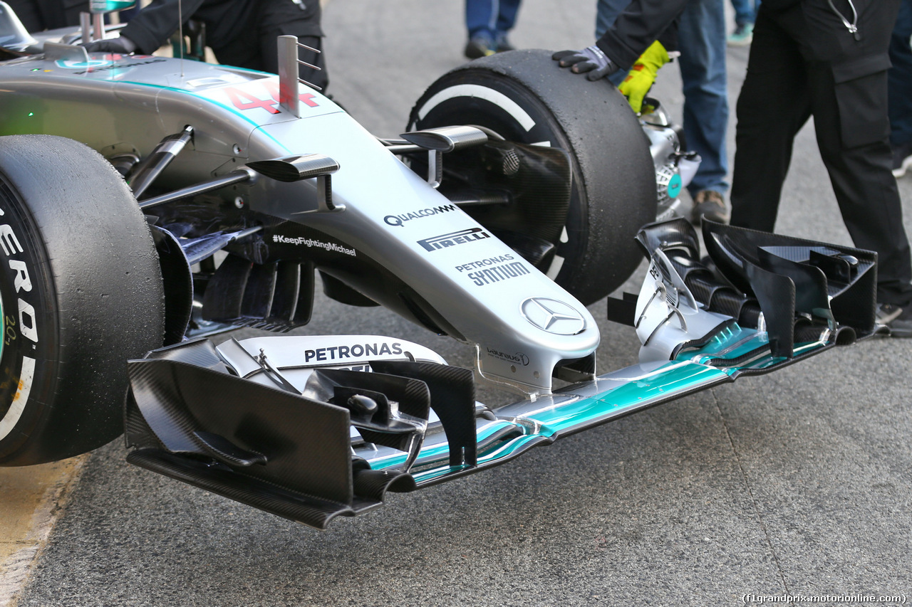 TEST F1 BARCELLONA 25 FEBBRAIO, Lewis Hamilton (GBR) Mercedes AMG F1 W07 Hybrid - front wing.
25.02.2016.