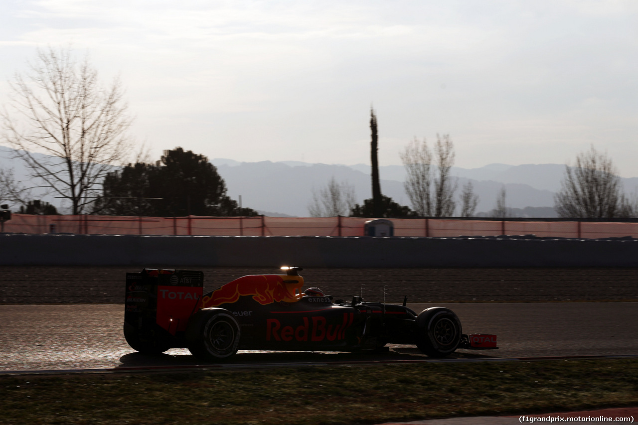 TEST F1 BARCELLONA 25 FEBBRAIO, Daniil Kvyat (RUS) Red Bull Racing RB12.
25.02.2016.