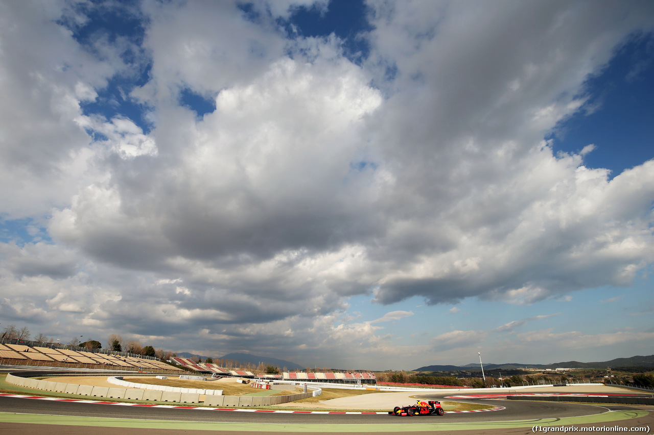 TEST F1 BARCELLONA 25 FEBBRAIO, Daniil Kvyat (RUS) Red Bull Racing RB12.
25.02.2016.
