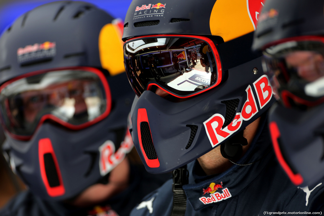 TEST F1 BARCELLONA 2 MARZO, Red Bull Racing meccanici
02.03.2016.