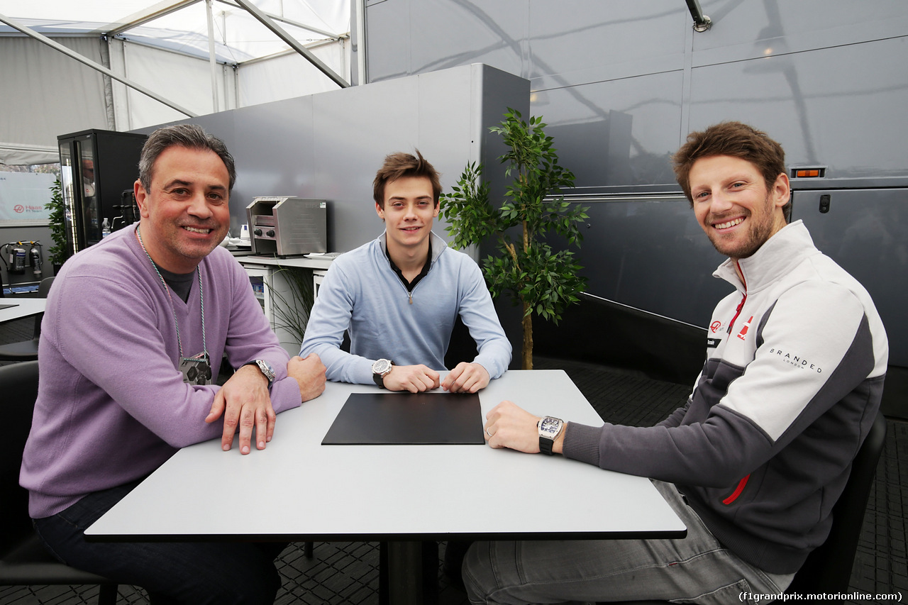 TEST F1 BARCELLONA 2 MARZO, (L to R): Jean-Denis Deletraz (SUI) with Louis Deletraz (SUI) Renault Sport Academy Driver e Romain Grosjean (FRA) Haas F1 Team.
02.03.2016.