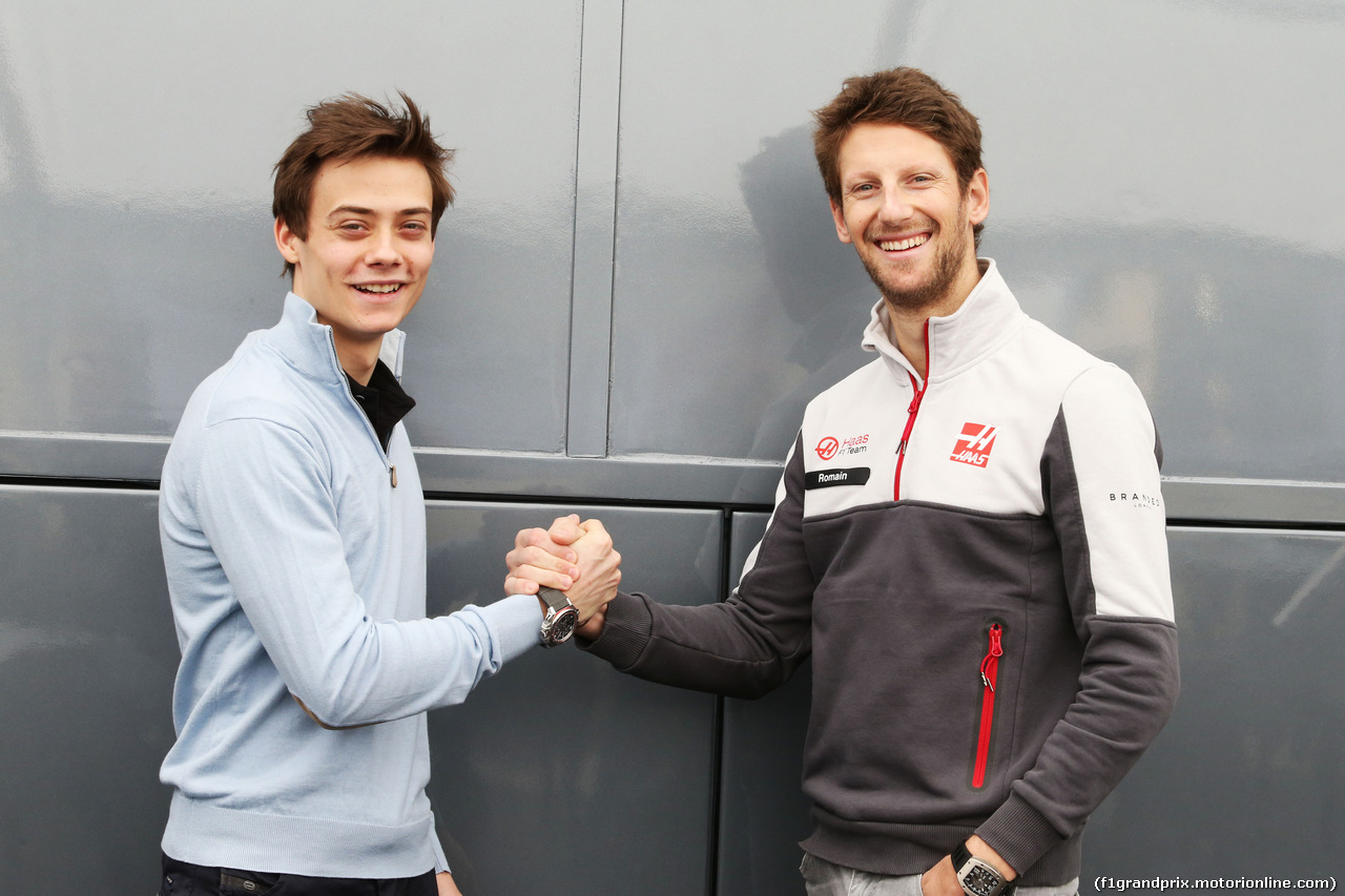 TEST F1 BARCELLONA 2 MARZO, (L to R): Louis Deletraz (SUI) Renault Sport Academy Driver with Romain Grosjean (FRA) Haas F1 Team.
02.03.2016.