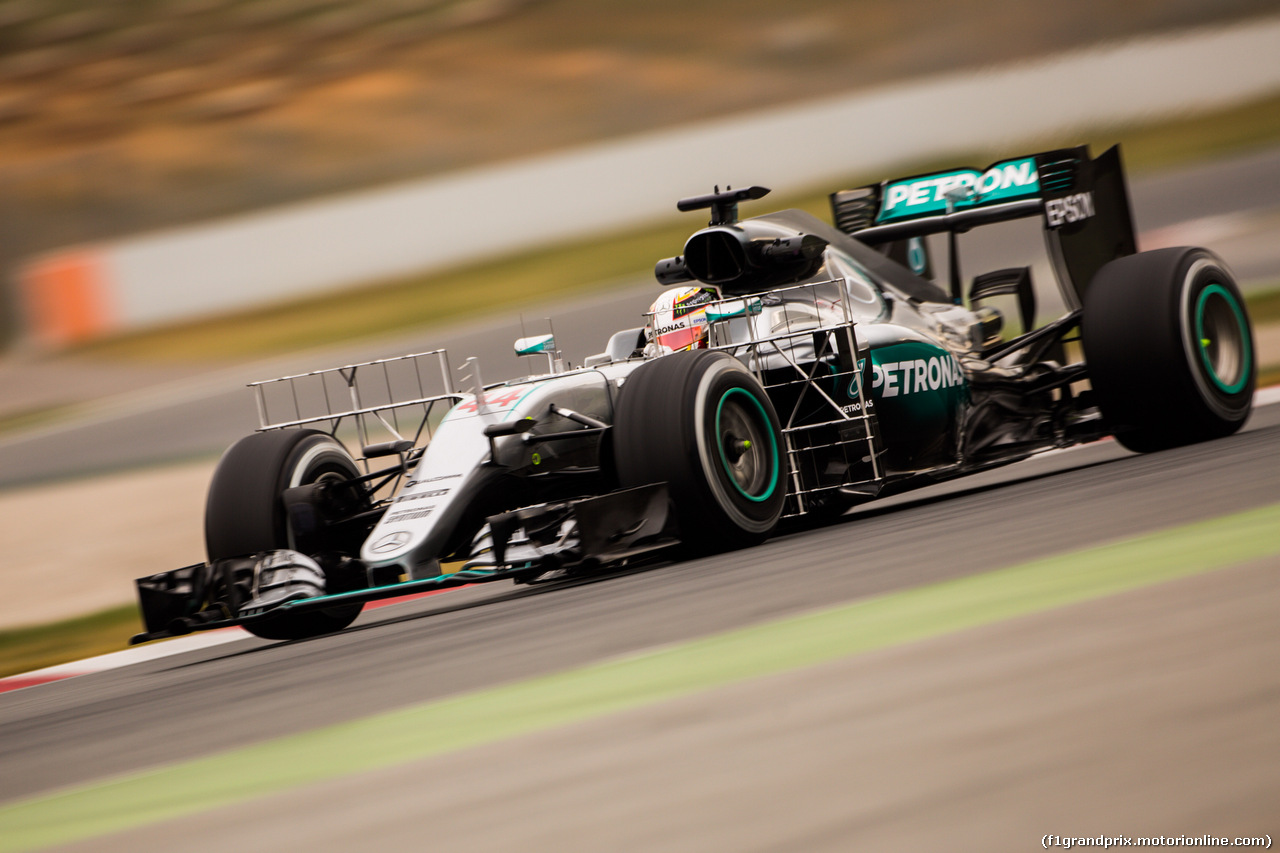 TEST F1 BARCELLONA 2 MARZO, Lewis Hamilton (GBR) Mercedes AMG F1 W07 Hybrid running sensor equipment.
02.03.2016.