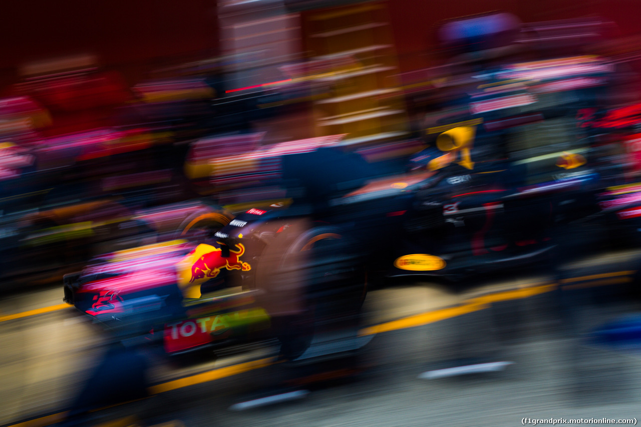 TEST F1 BARCELLONA 2 MARZO, Red Bull Racing practices a pit stop.
02.03.2016.