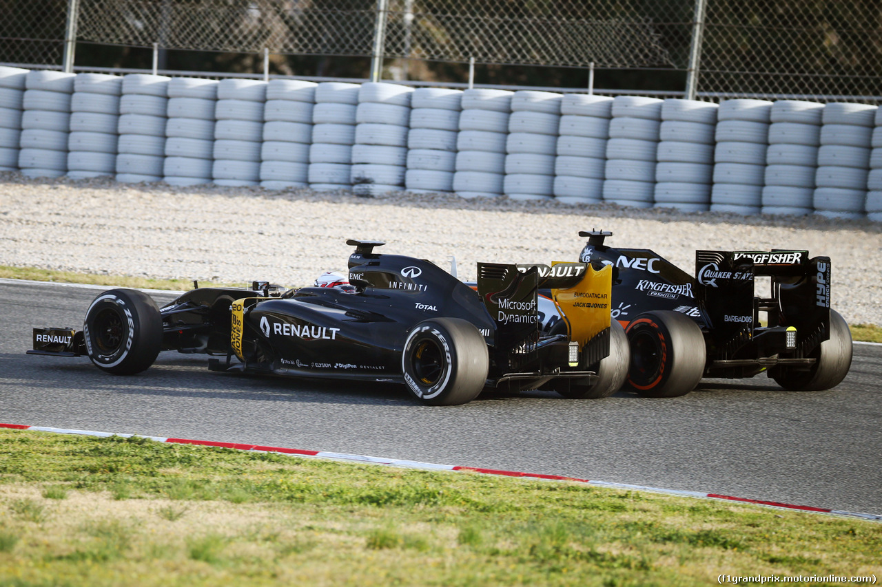 TEST F1 BARCELLONA 2 MARZO, (L to R): Kevin Magnussen (DEN) Renault Sport F1 Team RS16 e Sergio Perez (MEX) Sahara Force India F1 VJM09.
02.03.2016.