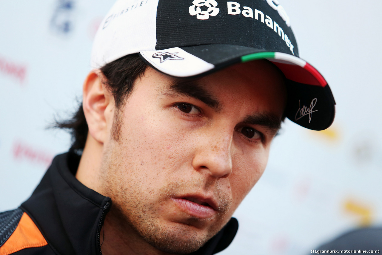 TEST F1 BARCELLONA 2 MARZO, Sergio Perez (MEX) Sahara Force India F1 with the media.
02.03.2016.