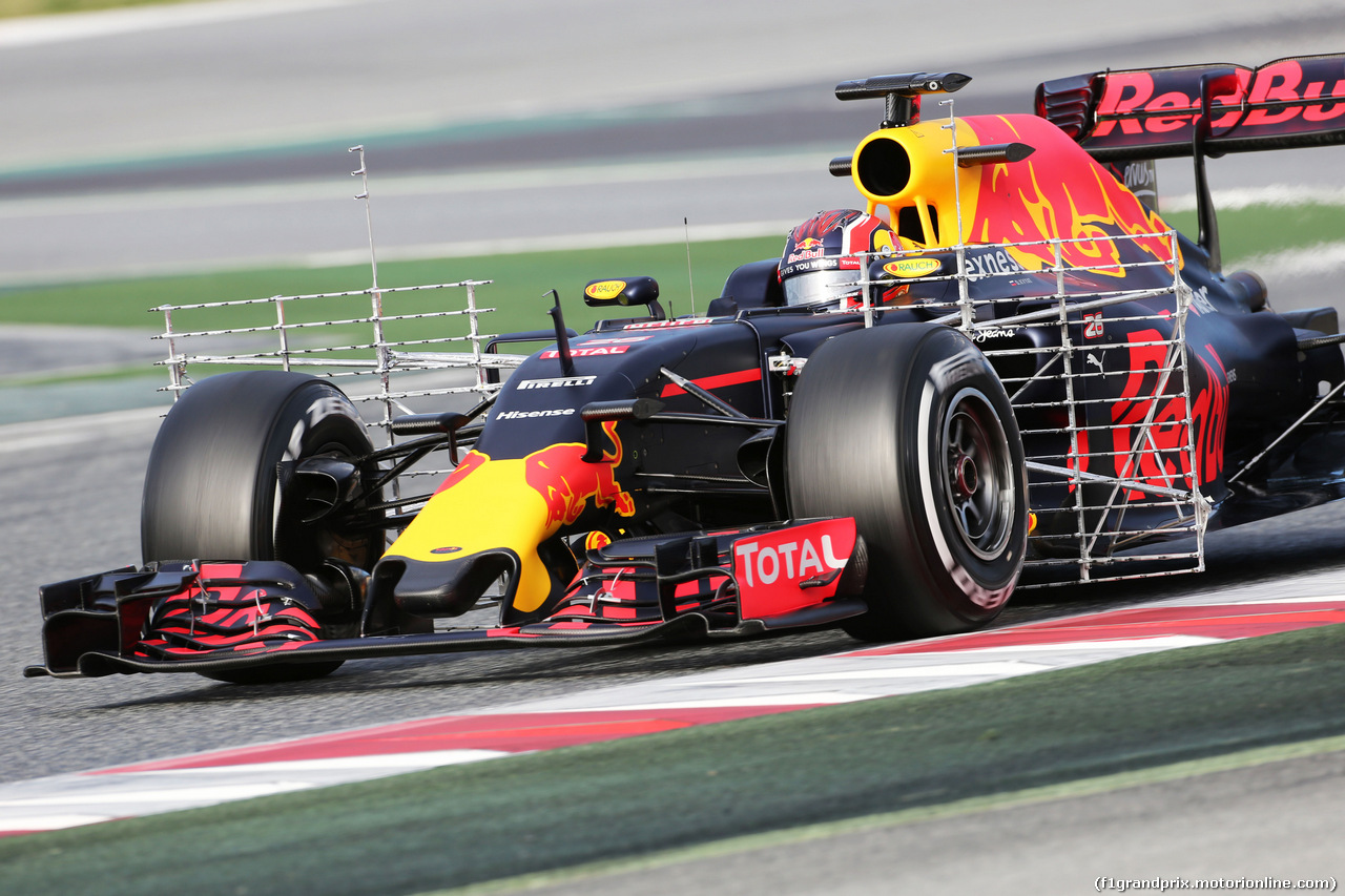 TEST F1 BARCELLONA 3 MARZO, Daniil Kvyat (RUS) Red Bull Racing RB12 running sensor equipment.
03.03.2016.