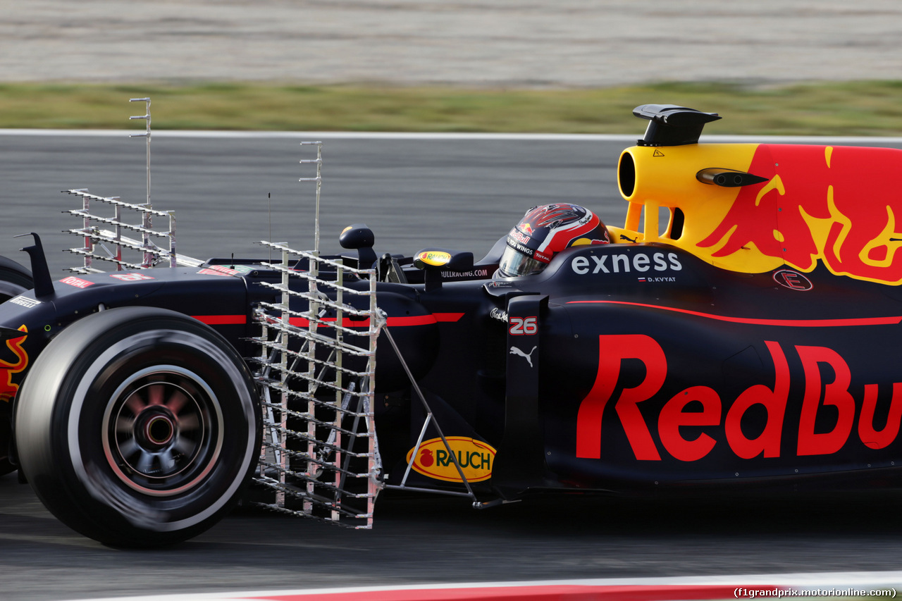 TEST F1 BARCELLONA 3 MARZO, Daniil Kvyat (RUS) Red Bull Racing RB12 running sensor equipment.
03.03.2016.