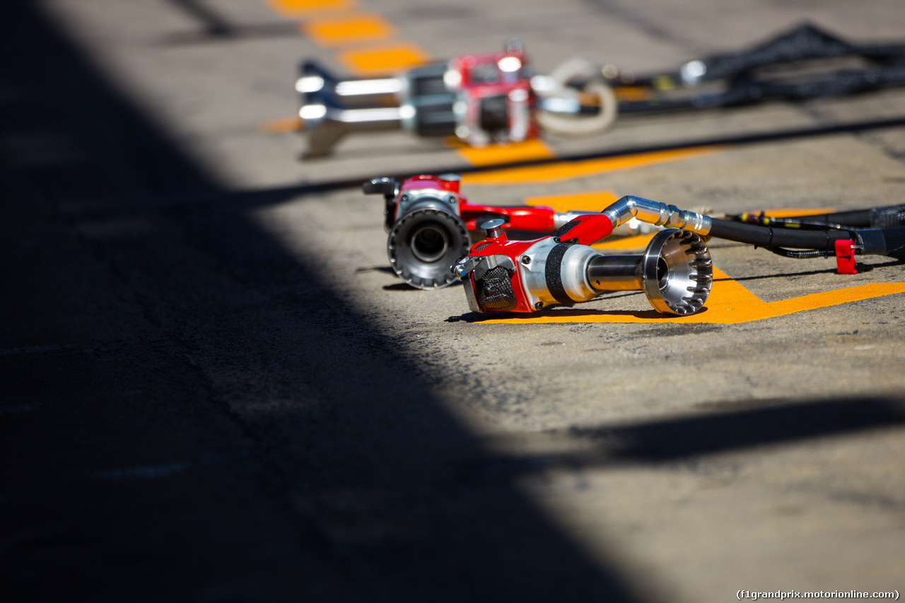 TEST F1 BARCELLONA 3 MARZO, Pit stop air guns.
03.03.2016.