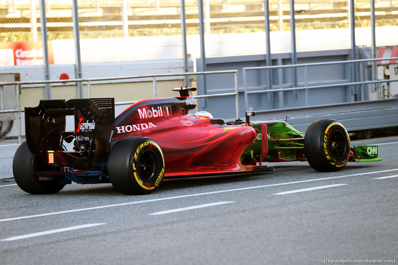 TEST F1 BARCELLONA 3 MARZO, Fernando Alonso (ESP) McLaren MP4-31 covered in flow-vis paint.
03.03.2016.