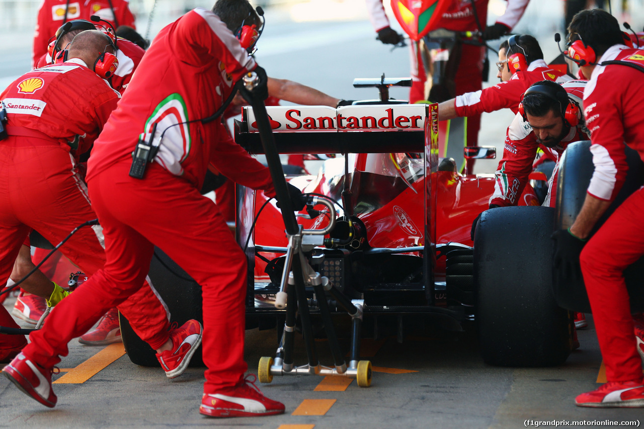 TEST F1 BARCELLONA 3 MARZO, Kimi Raikkonen (FIN) Ferrari SF16-H practices a pit stop.
03.03.2016.