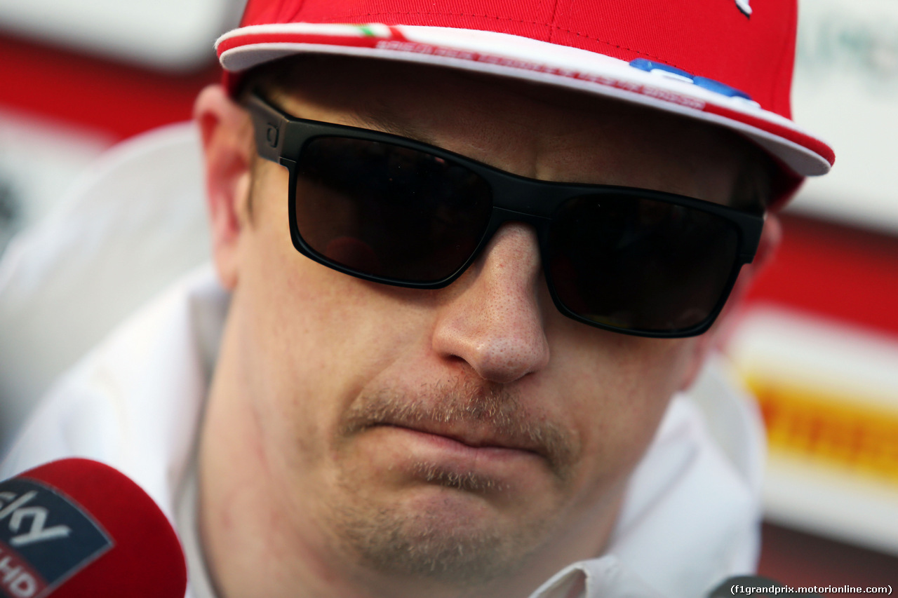 TEST F1 BARCELLONA 3 MARZO, Kimi Raikkonen (FIN) Ferrari with the media.
03.03.2016.