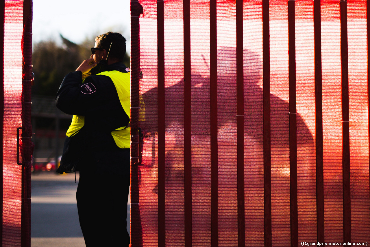 TEST F1 BARCELLONA 3 MARZO, Secuirty guard.
03.03.2016.