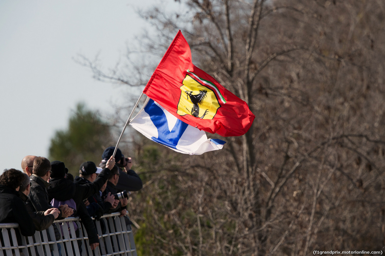 TEST F1 BARCELLONA 3 MARZO, Kimi Raikkonen (FIN) Ferrari fans with flags.
03.03.2016.