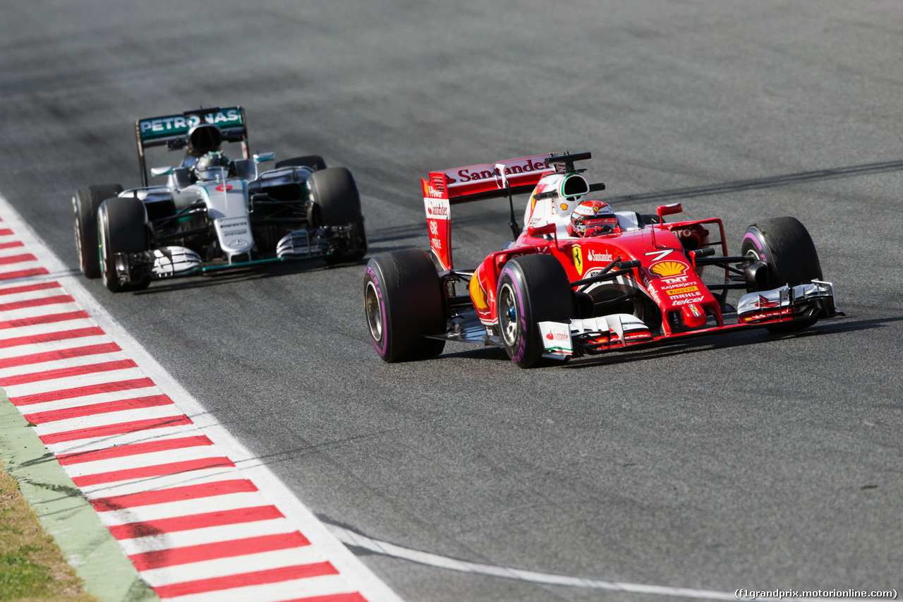 TEST F1 BARCELLONA 3 MARZO, Kimi Raikkonen (FIN) Ferrari SF16-H davanti a Nico Rosberg (GER) Mercedes AMG F1 W07 Hybrid.
03.03.2016.