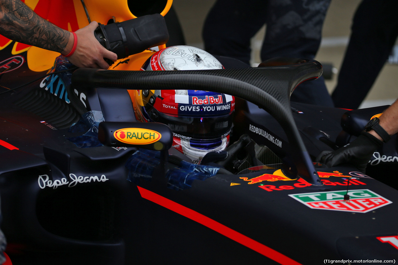 TEST F1 SILVERSTONE 12 LUGLIO, Pierre Gasly (FRA) Red Bull Racing RB12 Test Driver running the Halo cockpit cover.
12.07.2016.