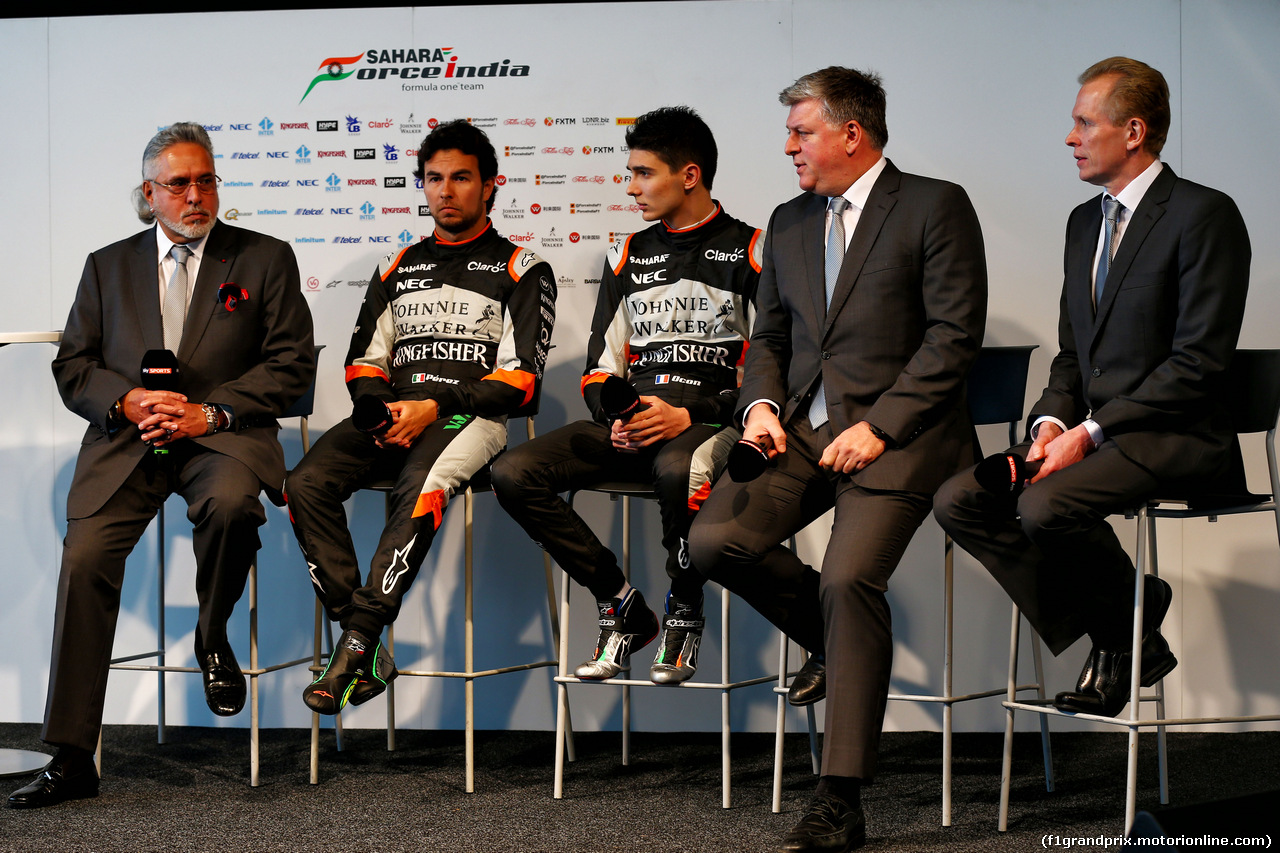 FORCE INDIA VJM10, (L to R): Dr. Vijay Mallya (IND) Sahara Force India F1 Team Owner; Sergio Perez (MEX) Sahara Force India F1; Esteban Ocon (FRA) Sahara Force India F1 Team; Otmar Szafnauer (USA) Sahara Force India F1 Chief Operating Officer; Andrew Green (GBR) Sahara Force India F1 Team Technical Director.
22.02.2017.