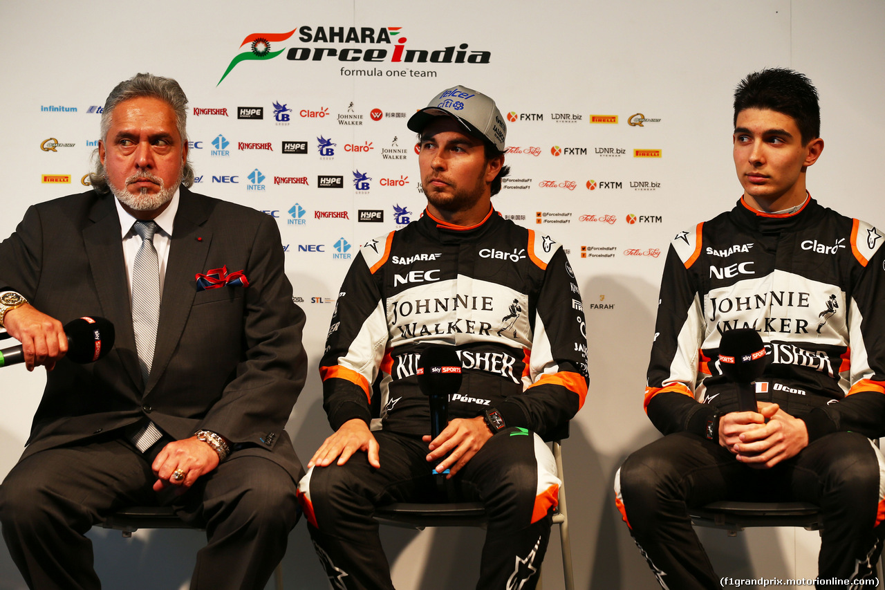 FORCE INDIA VJM10, (L to R): Dr. Vijay Mallya (IND) Sahara Force India F1 Team Owner with Sergio Perez (MEX) Sahara Force India F1 e Esteban Ocon (FRA) Sahara Force India F1 Team.
22.02.2017.