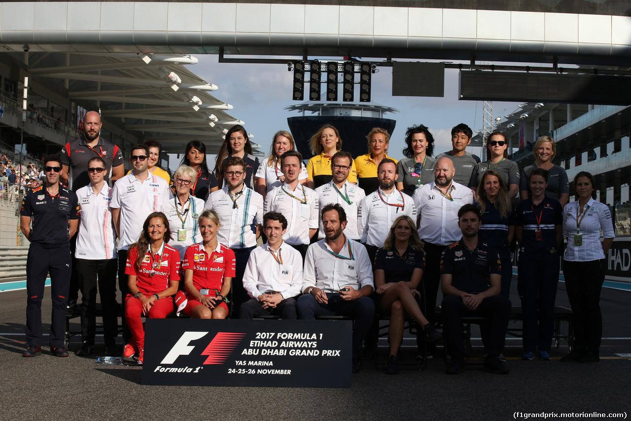 GP ABU DHABI, 26.11.2017 - The Press Officers' Group Photograph.