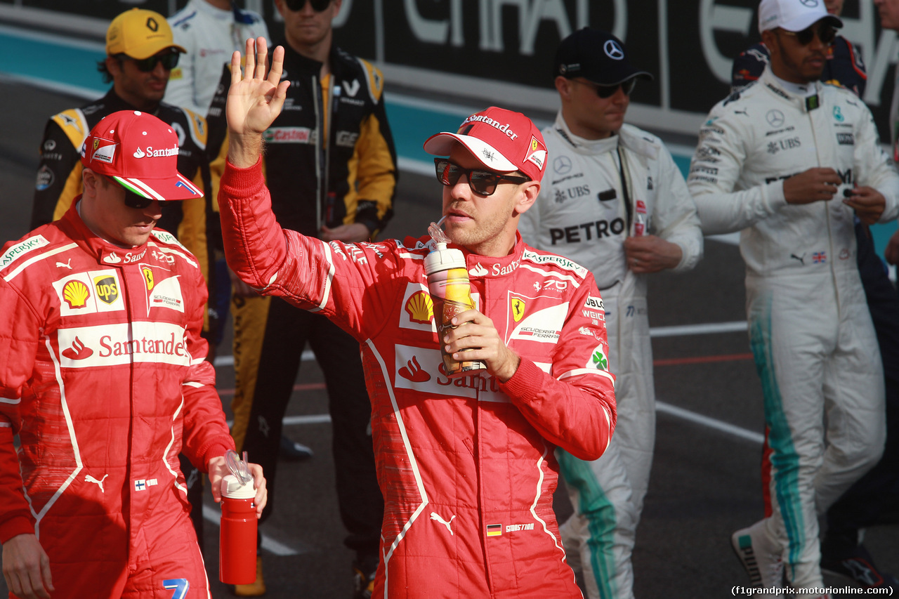 GP ABU DHABI, 26.11.2017 - Kimi Raikkonen (FIN) Ferrari SF70H e Sebastian Vettel (GER) Ferrari SF70H