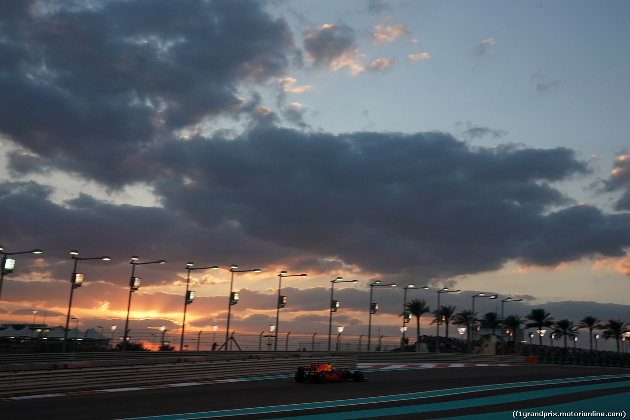 GP ABU DHABI, 26.11.2017 - Gara, Max Verstappen (NED) Red Bull Racing RB13