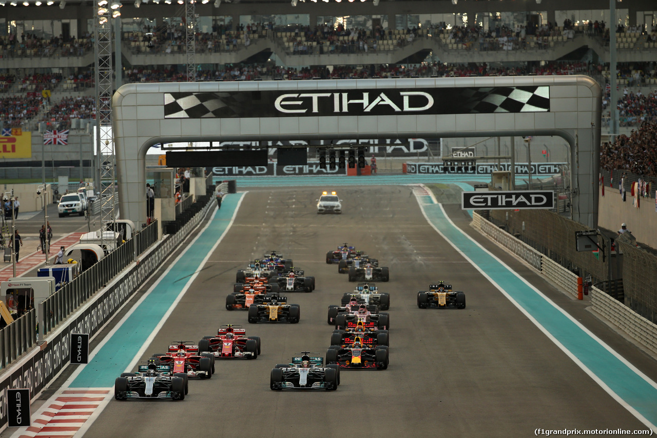 GP ABU DHABI, 26.11.2017 - Gara, Start of the race