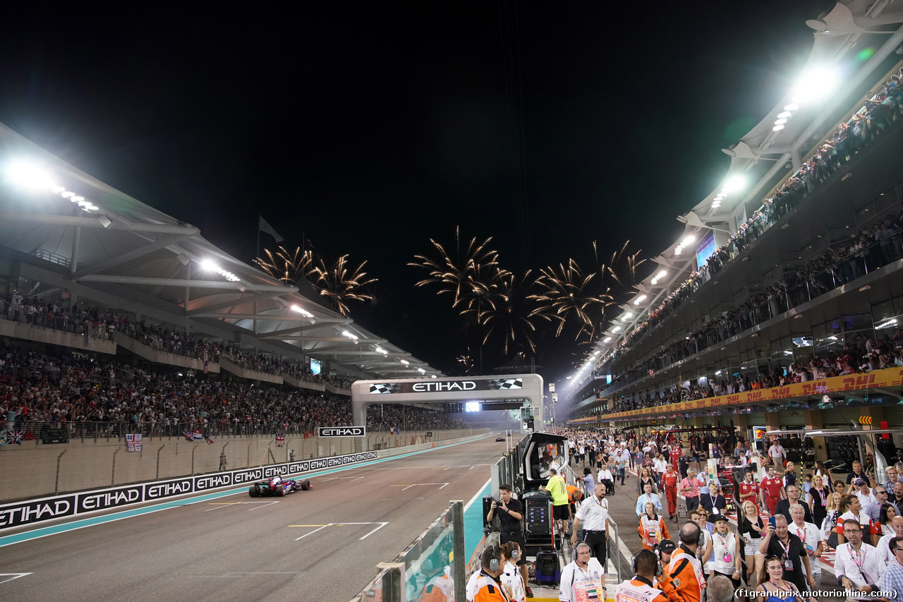 GP ABU DHABI, 26.11.2017 - Gara, Fireworks