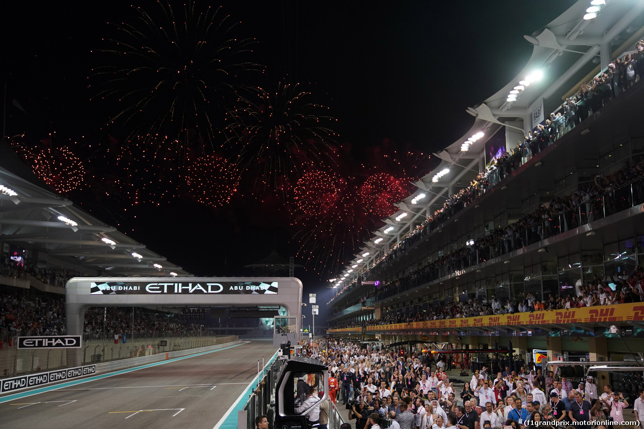 GP ABU DHABI, 26.11.2017 - Gara, Fireworks