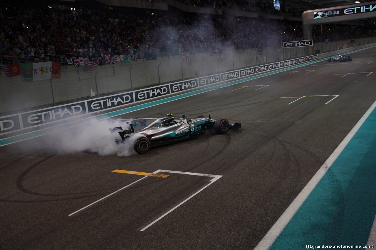 GP ABU DHABI, 26.11.2017 - Gara, Valtteri Bottas (FIN) Mercedes AMG F1 W08 vincitore