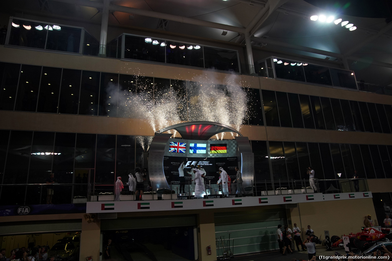 GP ABU DHABI, 26.11.2017 - Gara, 1st place Valtteri Bottas (FIN) Mercedes AMG F1 W08, 2nd place Lewis Hamilton (GBR) Mercedes AMG F1 W08 e 3rd place Sebastian Vettel (GER) Ferrari SF70H