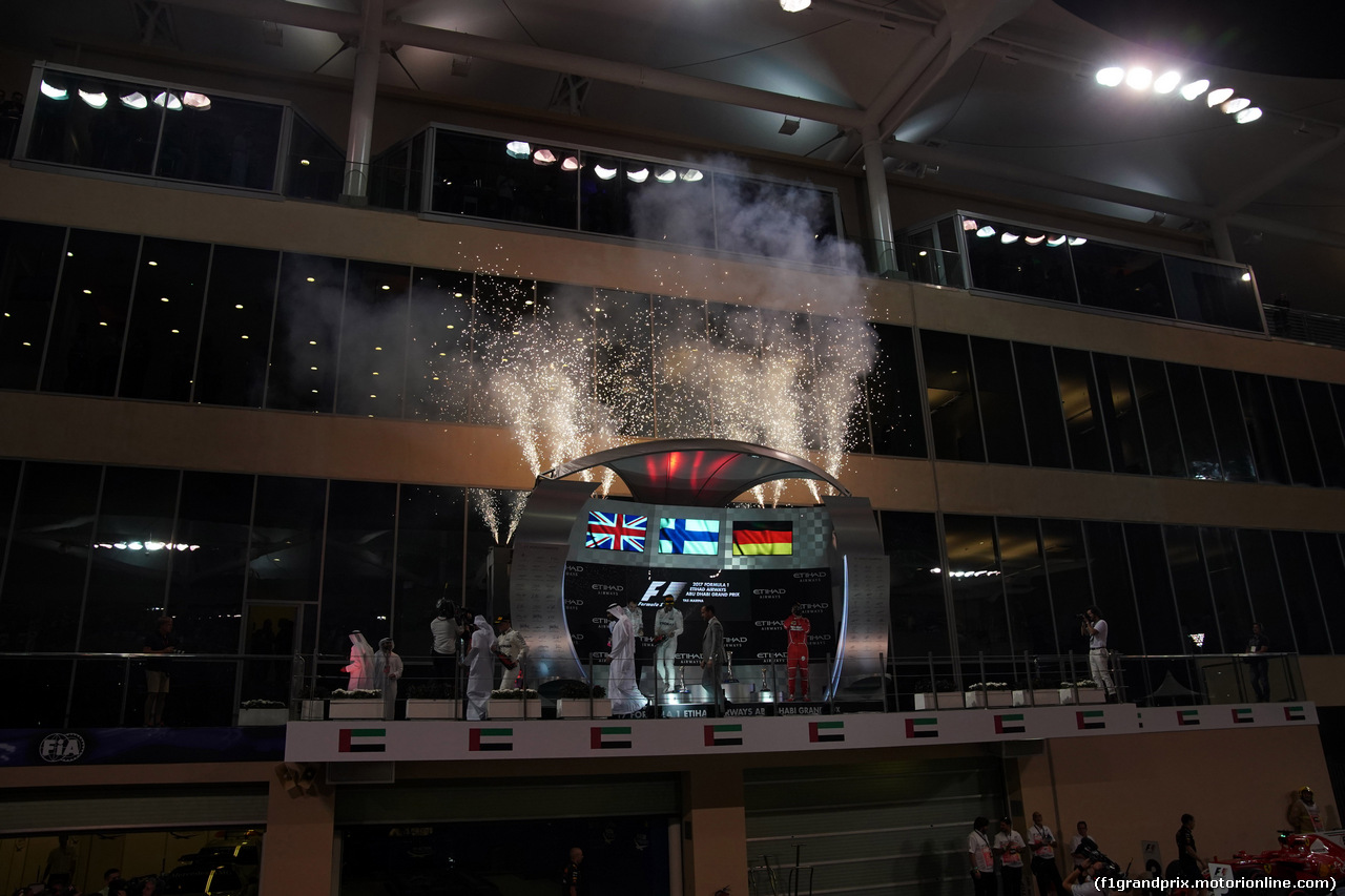 GP ABU DHABI, 26.11.2017 - Gara, 1st place Valtteri Bottas (FIN) Mercedes AMG F1 W08, 2nd place Lewis Hamilton (GBR) Mercedes AMG F1 W08 e 3rd place Sebastian Vettel (GER) Ferrari SF70H