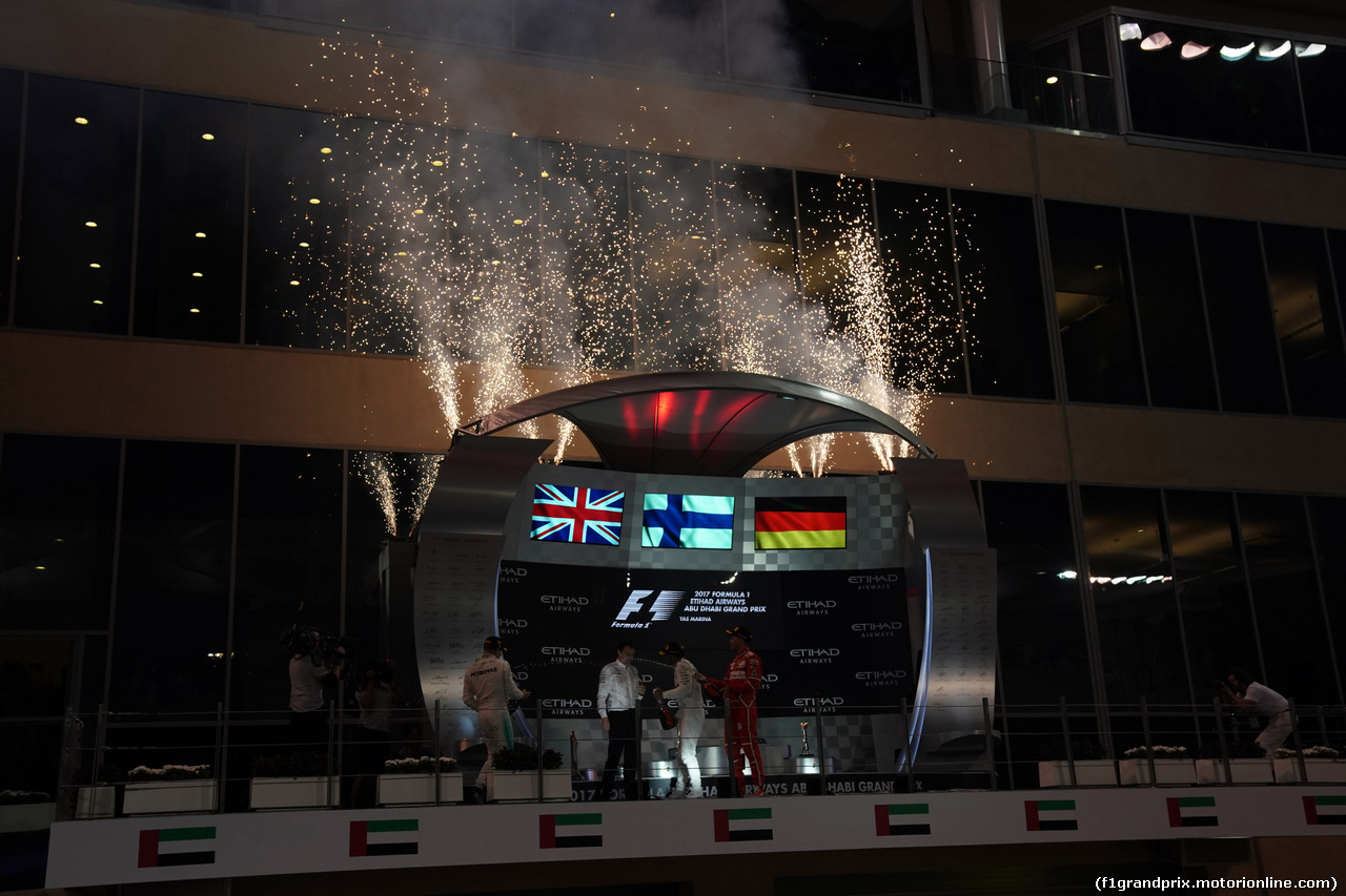 GP ABU DHABI, 26.11.2017 - Gara, 1st place Valtteri Bottas (FIN) Mercedes AMG F1 W08, 2nd place Lewis Hamilton (GBR) Mercedes AMG F1 W08 e 3rd place Sebastian Vettel (GER) Ferrari SF70H