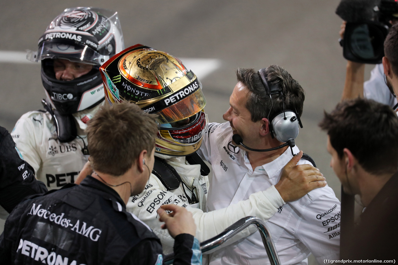 GP ABU DHABI, 26.11.2017 - Gara, 2nd place Lewis Hamilton (GBR) Mercedes AMG F1 W08