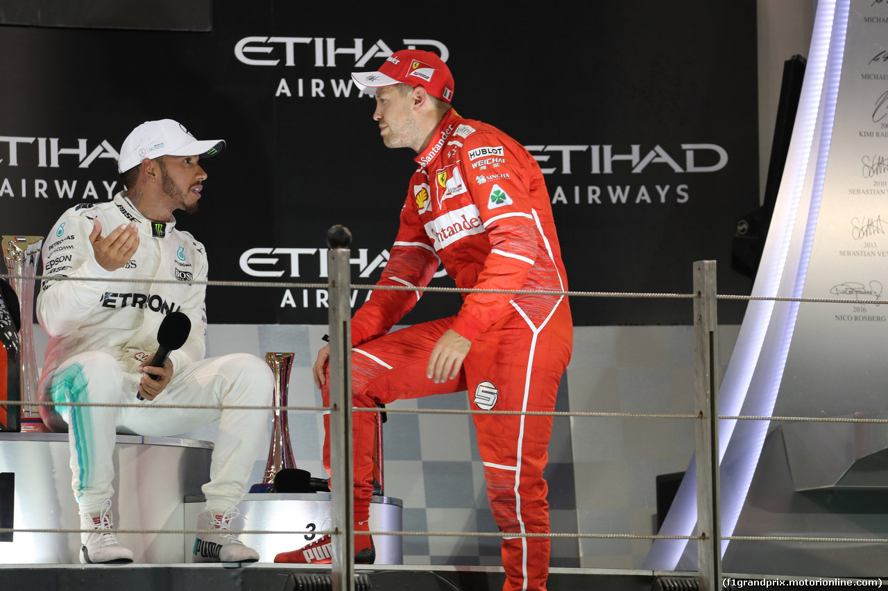 GP ABU DHABI, 26.11.2017 - Gara, 2nd place Lewis Hamilton (GBR) Mercedes AMG F1 W08 e 3rd place Sebastian Vettel (GER) Ferrari SF70H