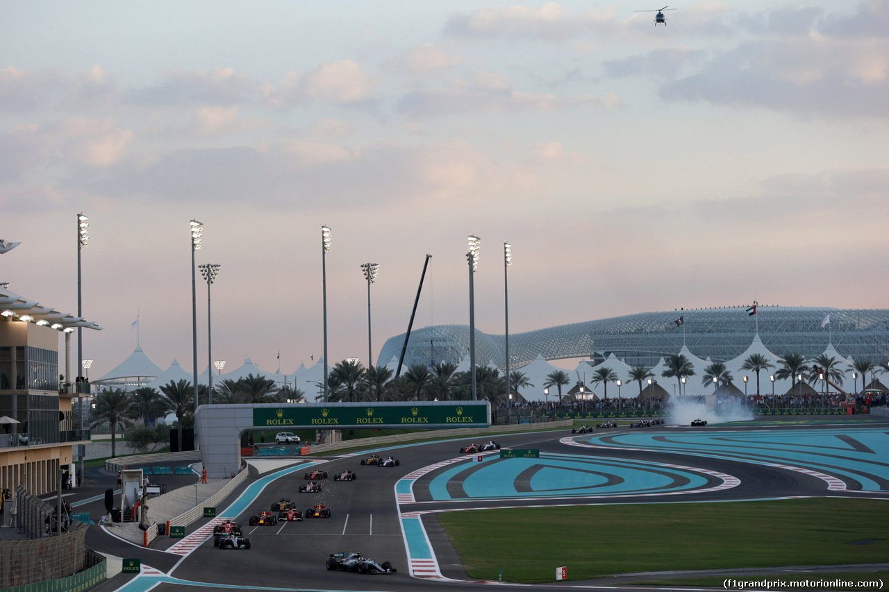 GP ABU DHABI, 26.11.2017 - Gara, Start of the race