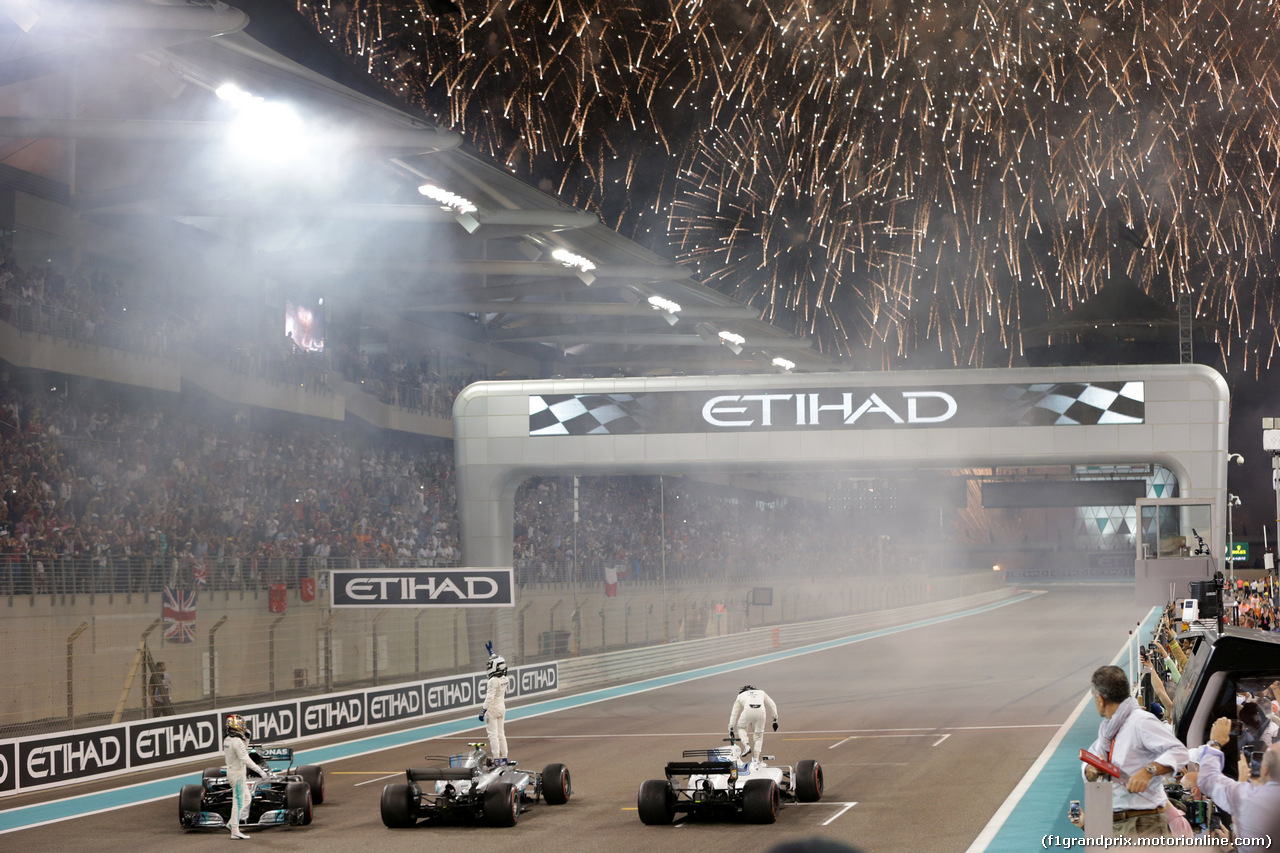 GP ABU DHABI, 26.11.2017 - Gara, 2nd place Lewis Hamilton (GBR) Mercedes AMG F1 W08, Valtteri Bottas (FIN) Mercedes AMG F1 W08 vincitore e Felipe Massa (BRA) Williams FW40